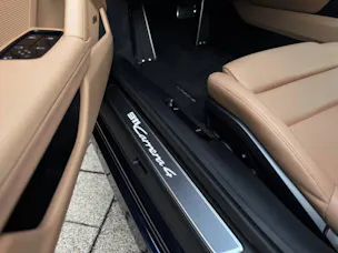 PORSCHE 911 Carrera 4