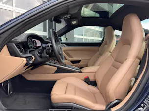 PORSCHE 911 Carrera 4