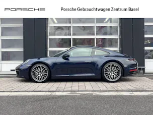 PORSCHE 911 Carrera 4