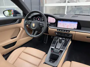 PORSCHE 911 Carrera 4