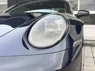 PORSCHE 911 Carrera 4
