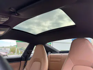 PORSCHE 911 Carrera 4