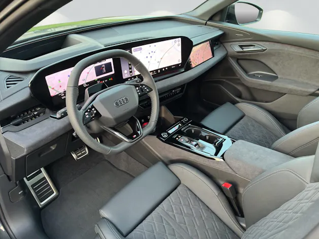 AUDI Q6 e-tron quattro