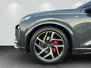 AUDI Q6 e-tron quattro