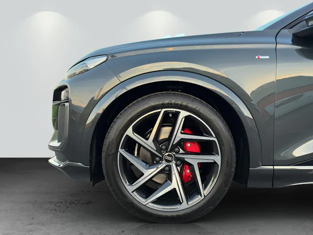 AUDI Q6 e-tron quattro