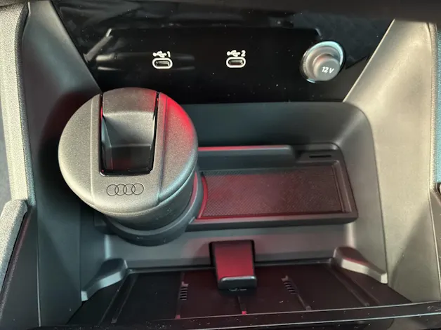 AUDI Q6 e-tron quattro
