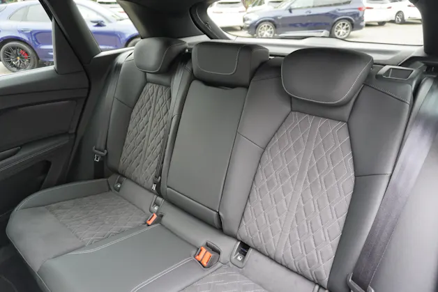 AUDI Q4 e-tron 50 quattro S-LINE!!!