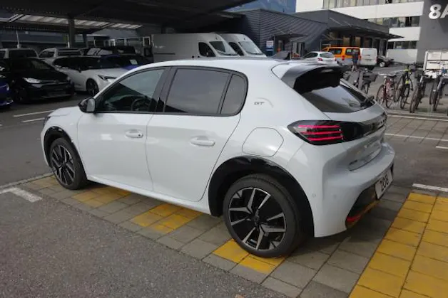 PEUGEOT 208 1.2 MHEV 145 GT