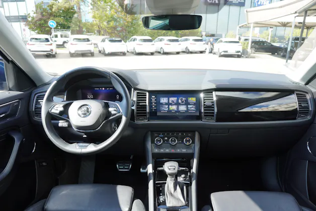 SKODA Kodiaq 2.0 TDI CR L&K 4x4 DSG 7-PLÄTZER!!!