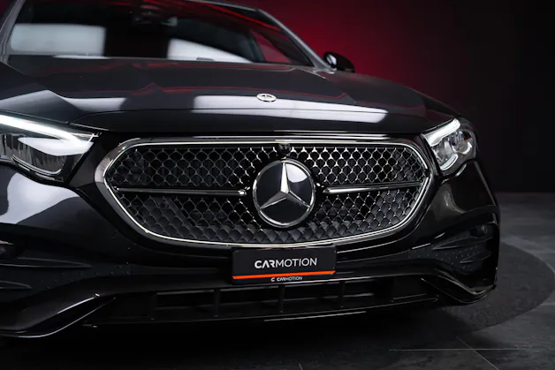 MERCEDES-BENZ E 200 AMG Line / Hyperscreen / Rückfahrkamera / el.Sitze