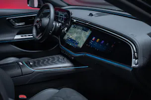 MERCEDES-BENZ E 200 AMG Line / Hyperscreen / Rückfahrkamera / el.Sitze