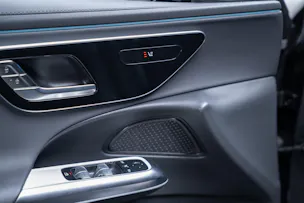 MERCEDES-BENZ E 200 AMG Line / Hyperscreen / Rückfahrkamera / el.Sitze
