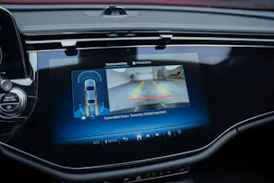 MERCEDES-BENZ E 200 AMG Line / Hyperscreen / Rückfahrkamera / el.Sitze