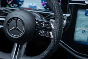 MERCEDES-BENZ E 200 AMG Line / Hyperscreen / Rückfahrkamera / el.Sitze