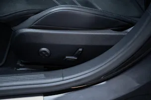 MERCEDES-BENZ E 200 AMG Line / Hyperscreen / Rückfahrkamera / el.Sitze