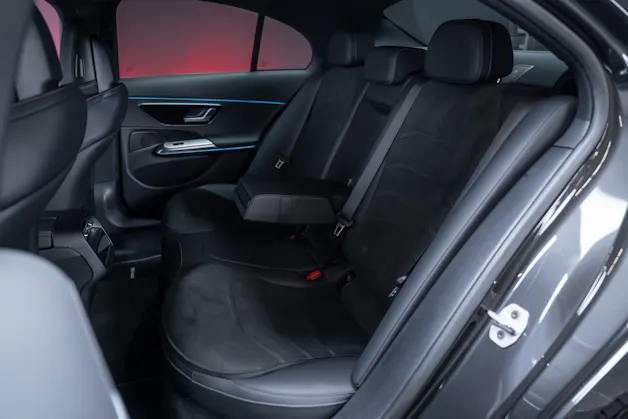 MERCEDES-BENZ E 200 AMG Line / Hyperscreen / Rückfahrkamera / el.Sitze