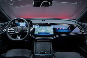 MERCEDES-BENZ E 200 AMG Line / Hyperscreen / Rückfahrkamera / el.Sitze