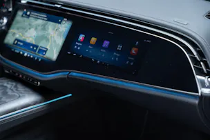 MERCEDES-BENZ E 200 AMG Line / Hyperscreen / Rückfahrkamera / el.Sitze