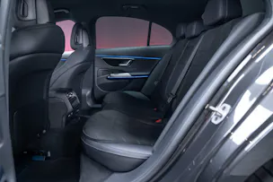 MERCEDES-BENZ E 200 AMG Line / Hyperscreen / Rückfahrkamera / el.Sitze