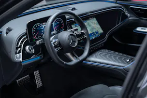 MERCEDES-BENZ E 200 AMG Line / Hyperscreen / Rückfahrkamera / el.Sitze