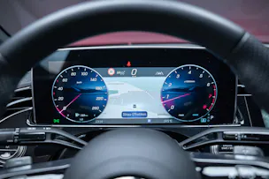 MERCEDES-BENZ E 200 AMG Line / Hyperscreen / Rückfahrkamera / el.Sitze