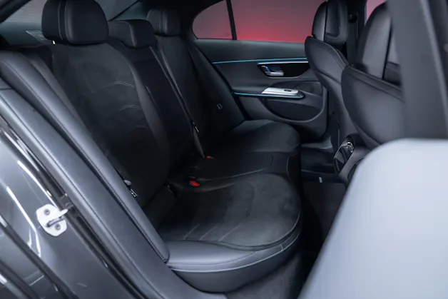 MERCEDES-BENZ E 200 AMG Line / Hyperscreen / Rückfahrkamera / el.Sitze
