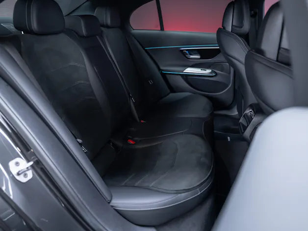 MERCEDES-BENZ E 200 AMG Line / Hyperscreen / Rückfahrkamera / el.Sitze
