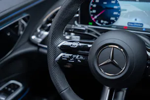 MERCEDES-BENZ E 200 AMG Line / Hyperscreen / Rückfahrkamera / el.Sitze