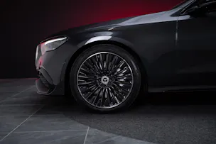 MERCEDES-BENZ E 200 AMG Line / Hyperscreen / Rückfahrkamera / el.Sitze