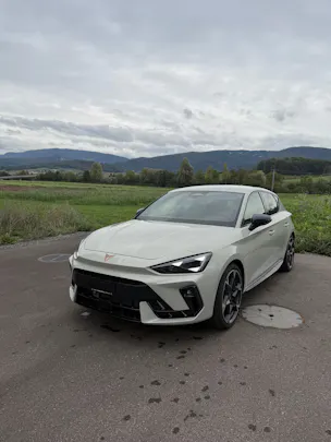 CUPRA E-HYBRID / PRIME EDITION - SERVICES GRATUITS 5 ANS / 100'000 KMS - LEASING 530.- / MOIS SANS APPORT