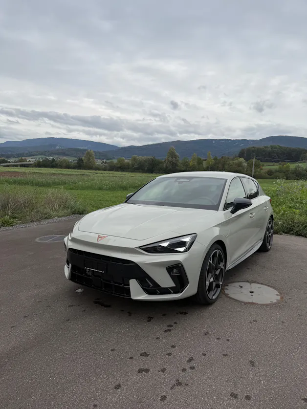 CUPRA E-HYBRID / PRIME EDITION - SERVICES GRATUITS 5 ANS / 100'000 KMS - LEASING 530.- / MOIS SANS APPORT