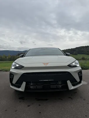 CUPRA E-HYBRID / PRIME EDITION - SERVICES GRATUITS 5 ANS / 100'000 KMS - LEASING 530.- / MOIS SANS APPORT