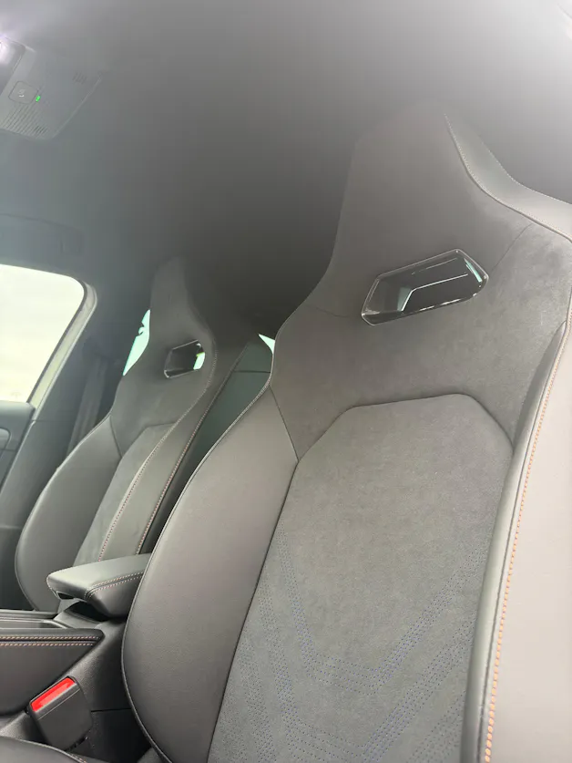 CUPRA E-HYBRID / PRIME EDITION - SERVICES GRATUITS 5 ANS / 100'000 KMS - LEASING 530.- / MOIS SANS APPORT