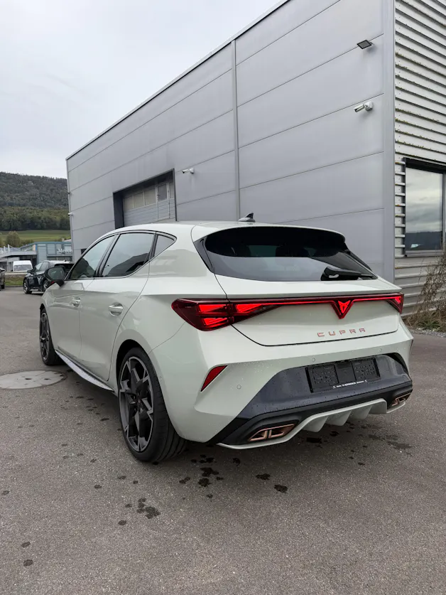 CUPRA E-HYBRID / PRIME EDITION - SERVICES GRATUITS 5 ANS / 100'000 KMS - LEASING 530.- / MOIS SANS APPORT