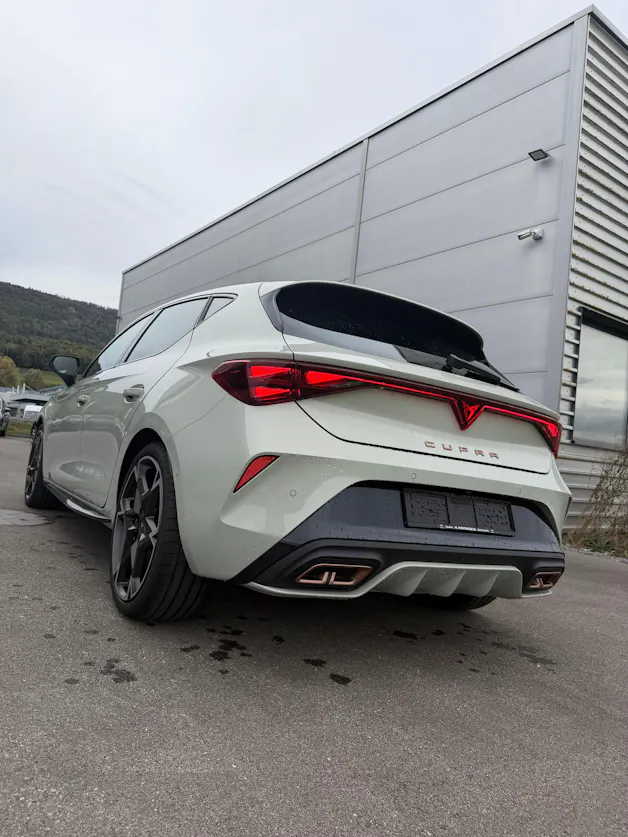 CUPRA E-HYBRID / PRIME EDITION - SERVICES GRATUITS 5 ANS / 100'000 KMS - LEASING 530.- / MOIS SANS APPORT