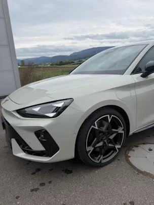 CUPRA E-HYBRID / PRIME EDITION - SERVICES GRATUITS 5 ANS / 100'000 KMS - LEASING 530.- / MOIS SANS APPORT