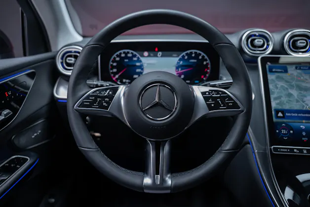 MERCEDES-BENZ GLC 200 Avantgarde 4matic / Rückfahrkamera / el.Sitze / Ambientebeleuchtung