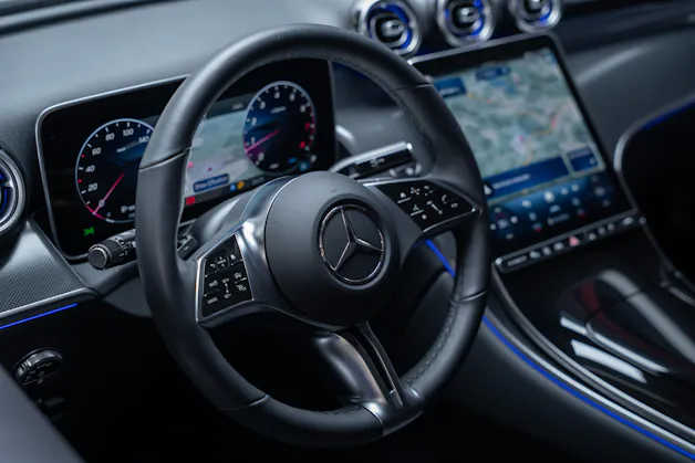 MERCEDES-BENZ GLC 200 Avantgarde 4matic / Rückfahrkamera / el.Sitze / Ambientebeleuchtung