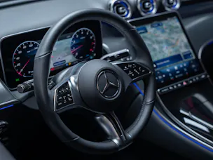 MERCEDES-BENZ GLC 200 Avantgarde 4matic / Rückfahrkamera / el.Sitze / Ambientebeleuchtung