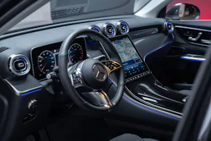 MERCEDES-BENZ GLC 200 Avantgarde 4matic / Rückfahrkamera / el.Sitze / Ambientebeleuchtung