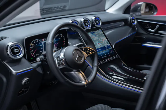 MERCEDES-BENZ GLC 200 Avantgarde 4matic / Rückfahrkamera / el.Sitze / Ambientebeleuchtung