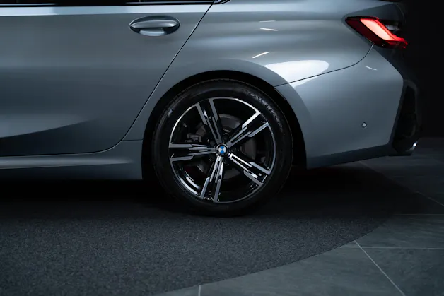 BMW 320d xDrive M Sport SAG / LCI / 360°Kamera / HeadUp / el.Sitze