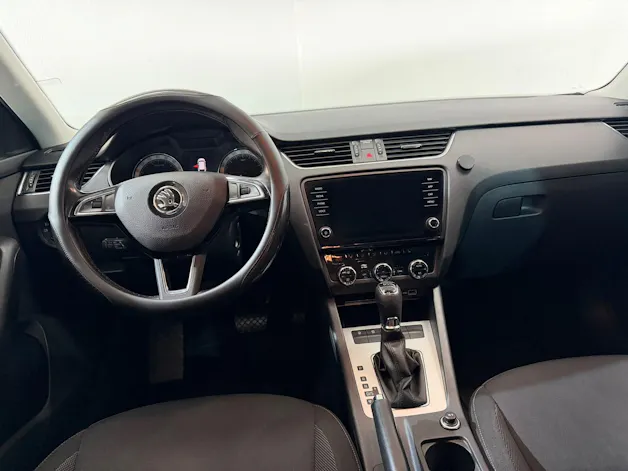 SKODA Octavia Combi 2.0 TDI Ambition DSG