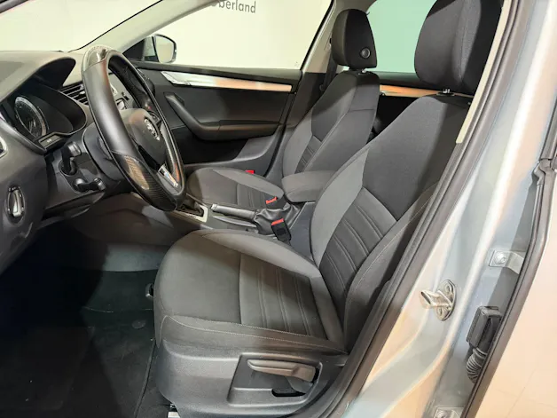 SKODA Octavia Combi 2.0 TDI Ambition DSG