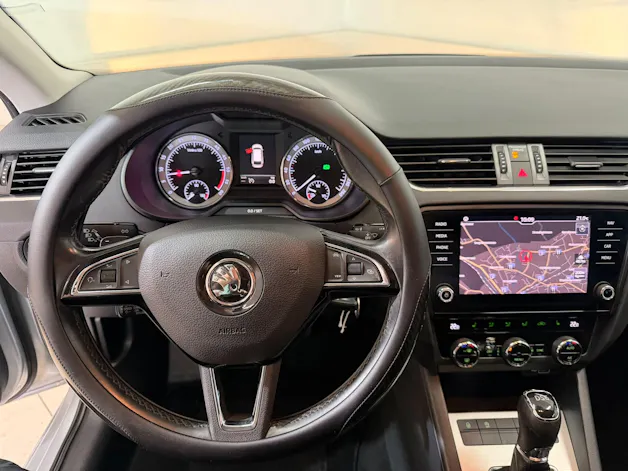 SKODA Octavia Combi 2.0 TDI Ambition DSG