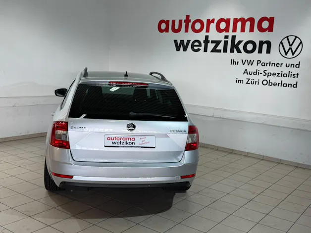 SKODA Octavia Combi 2.0 TDI Ambition DSG