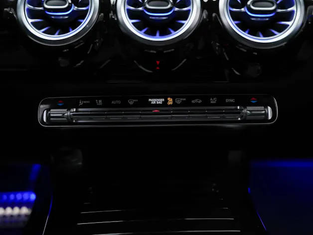 MERCEDES-BENZ CLA 200 d Coupe AMG Line Night Edition *Werksgarantie*Sitzheizung*