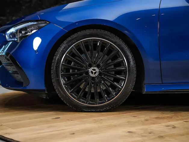 MERCEDES-BENZ CLA 200 d Coupe AMG Line Night Edition *Werksgarantie*Sitzheizung*
