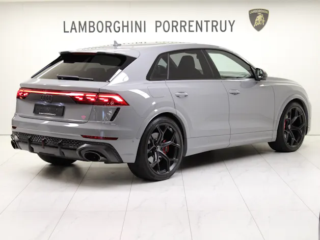AUDI RSQ8 performance quattro
