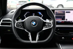 BMW 320d xDrive 48V Touring Steptronic M Sport * AHK *